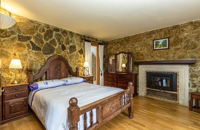 VILLA OSCOLS: Hilltop Villa with Best Views over the Bays of Alcudia and Pollensa