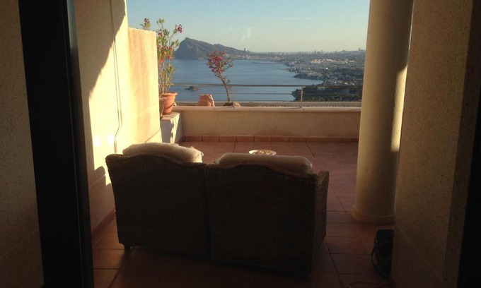 Altea la Vella Apartment | Ático soleado con terraza, jacuzzi privado y vistas al mar