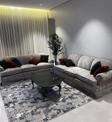 Tabuk Apartment | شقة بغرفة نوم سرير ماستر و صالة و مطبخ و دورة مياه-رمز مرور ذاتي- قرب المطار
