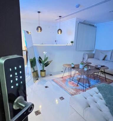 Riyadh Apartment | شقة فندقية بتصميم عصري وبأثاث فاخر ودخول ذاتي.
