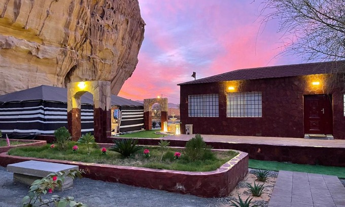 Western Province Ski Chalet | منتجع الفريد