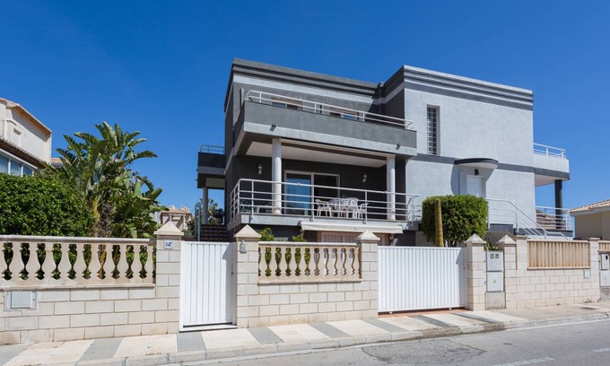 Oliva House | 157 m² House ∙ 3 bedrooms ∙ 6 guests