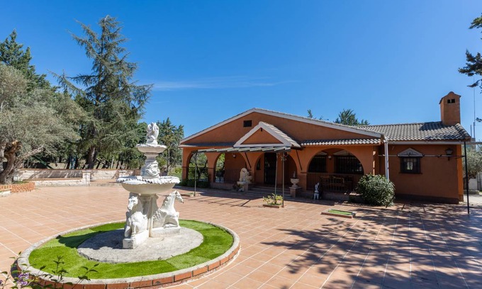 San Martin de Valdeiglesias Villa | 180 m² Villa ∙ 5 bedrooms ∙ 14 guests