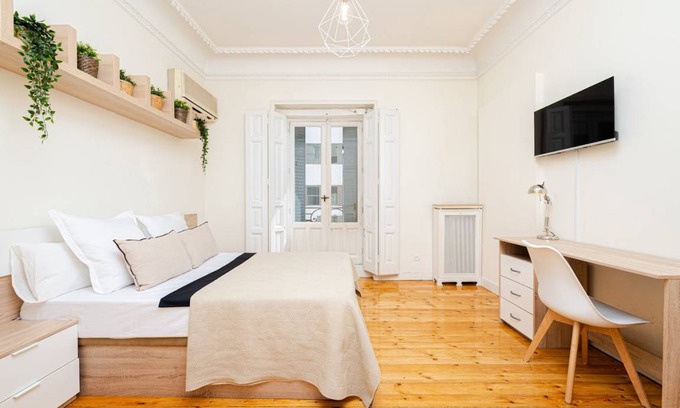Moncloa - Arguelles Resort | 190 m² Private room ∙ 1 bedroom ∙ 1 guest