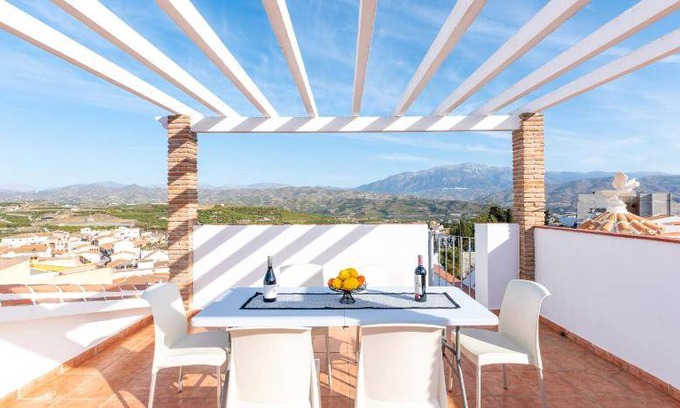 Benamocarra House | 195 m² House ∙ 4 bedrooms ∙ 9 guests