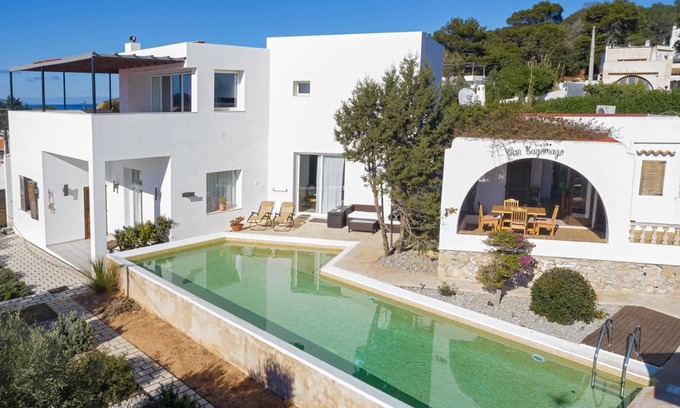 Cala Comte Villa | 200 m² Villa ∙ 4 bedrooms ∙ 8 guests