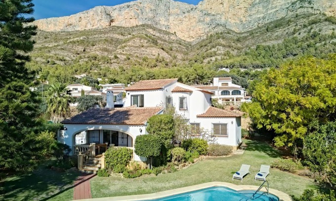 Ermita House | 200 m² House ∙ 1 bedroom ∙ 6 guests