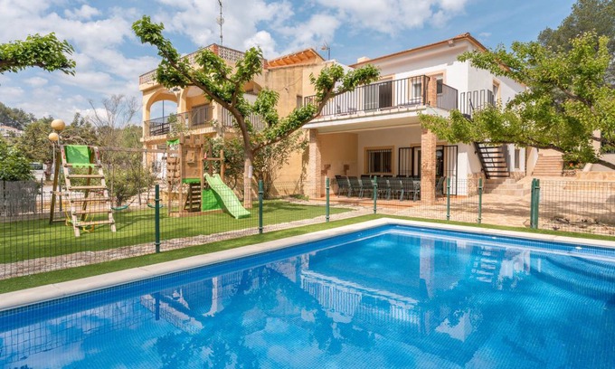 Navarres House | 200 m² House ∙ 7 bedrooms ∙ 14 guests