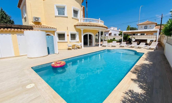 Els Poblets House | 234 m² House ∙ 4 bedrooms ∙ 8 guests