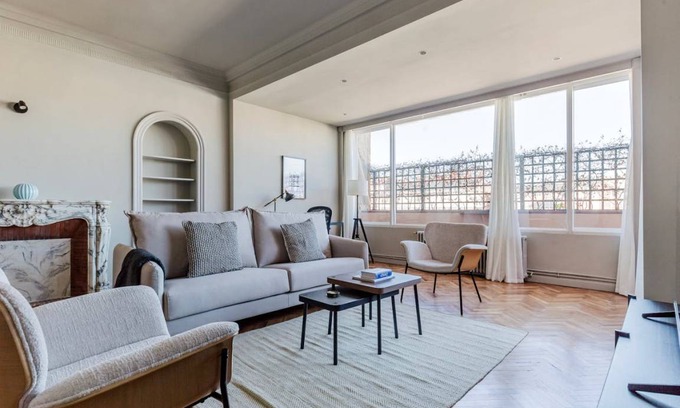 Dreta de l'Eixample House | 250 m² House ∙ 3 bedrooms ∙ 6 guests