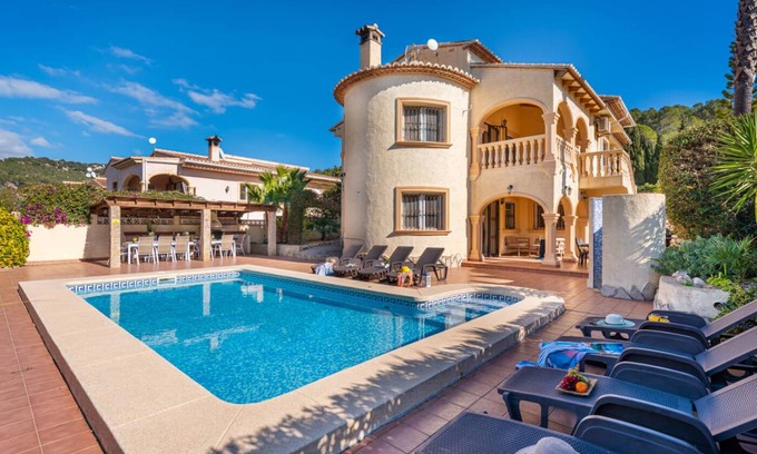 La Empedrola Villa | 265 m² Villa ∙ 6 bedrooms ∙ 14 guests