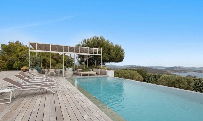 Sant Josep de sa Talaia Villa | 300 m² Villa ∙ 4 bedrooms ∙ 8 guests