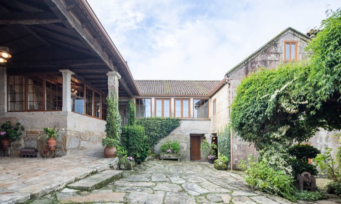 Fornelos de Montes House | 350 m² House ∙ 5 bedrooms ∙ 12 guests