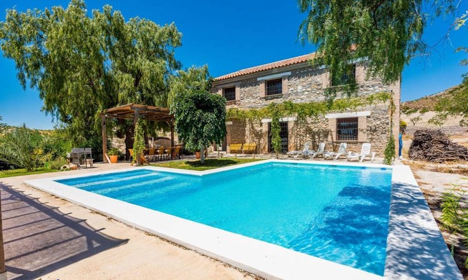 Oria House | 360 m² House ∙ 6 bedrooms ∙ 12 guests