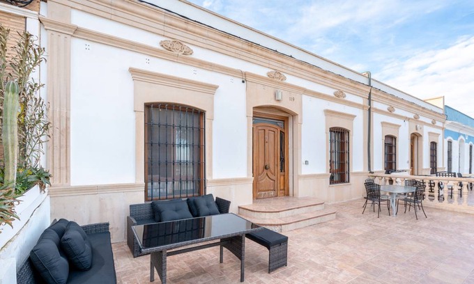 Alboraya Villa | 380 m² Villa ∙ 8 bedrooms ∙ 16 guests