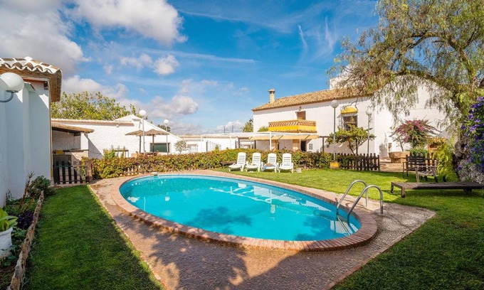 Fuente de Piedra House | 400 m² House ∙ 6 bedrooms ∙ 16 guests