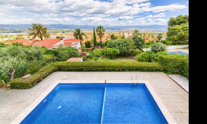 Alhaurin de la Torre Villa | 450 m² Villa ∙ 4 bedrooms ∙ 12 guests