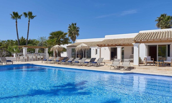 San Antonio Bay Villa | 513 m² Villa ∙ 6 bedrooms ∙ 12 guests