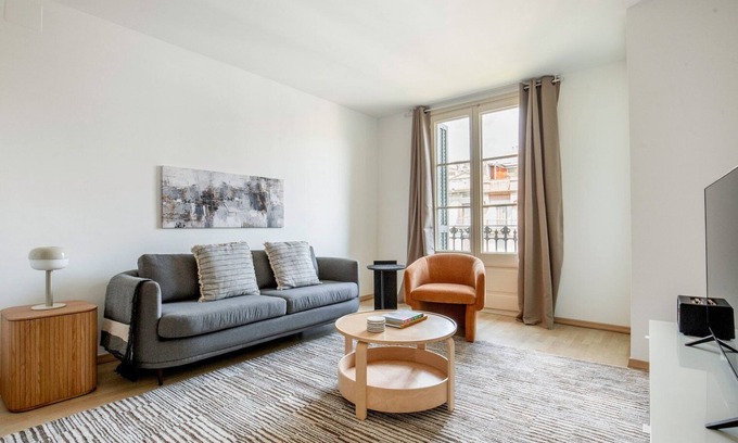 Eixample Apartment | Amazing La Dreta de l'Eixample XBR w/Elevator & Washer, by Blueground
