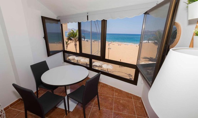 Las Palmas de Gran Canaria Apartment | Apartamento En Primera Linea De Playa