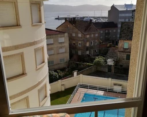 Sanxenxo Apartment | Apartamento en edificio nuevo, con piscina, vistas a la ría y al puerto, ESTANCIA MÍNIMA 14 noches, perfil familiar, no se admiten grupos de jovenes