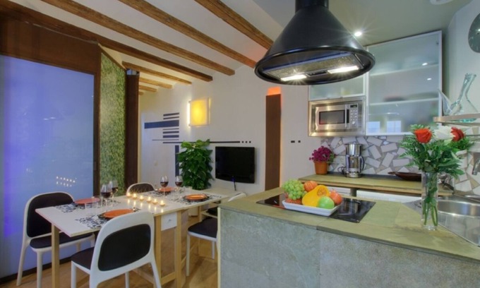 Esquerra de l'Eixample Apartment | Central apartment 5 min.Ramblas next to the Mercat Sant Antoni.well communi