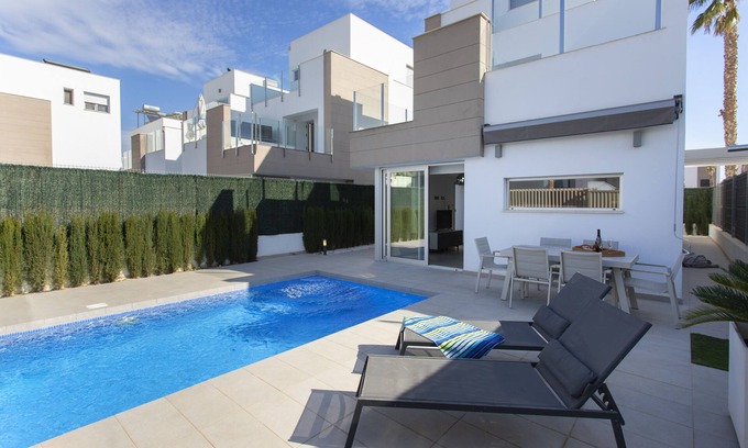 Guardamar del Segura Ski Chalet | Chalet con Piscina Independiente en Guardamar