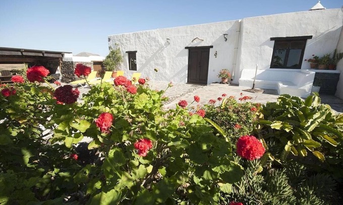 Teguise House | Cottage with private pool in Lanzarote. Different experience.