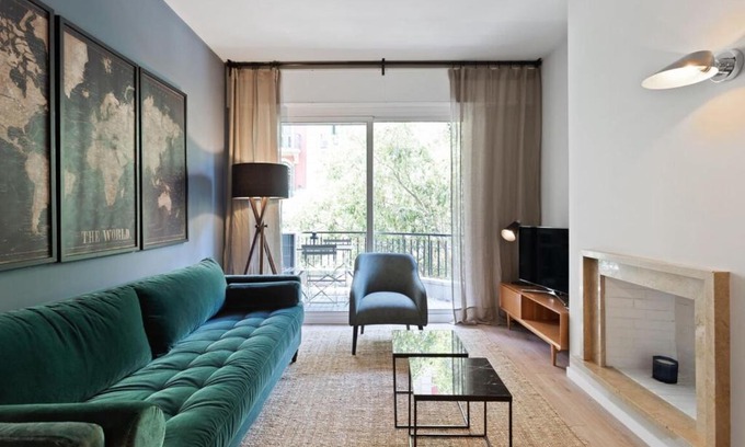 La Nova Esquerra de l'Eixample Apartment | Designer 4 Bedroom Apartment with Balcony near Plaça Catalunya