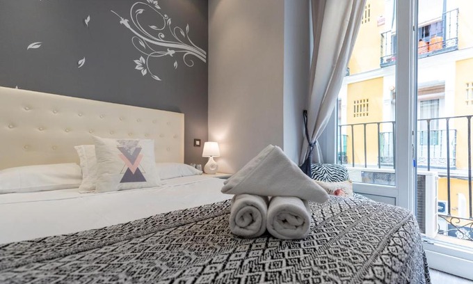 Embajadores Apartment | EL RASTRO - Cozy Apartment in the Center