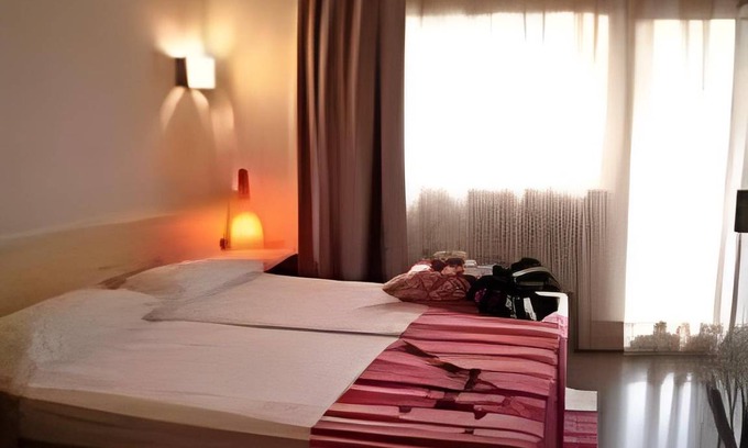 L'Antiga Esquerra de l'Eixample Apartment | 50 m² Serviced apartment ∙ 127 guests