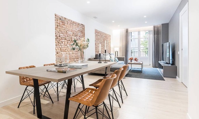 L'Antiga Esquerra de l'Eixample Apartment | 125 m² Apartment ∙ 2 bedrooms ∙ 4 guests