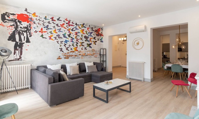 Embajadores Apartment | Exclusive Banksy Downtown, by Monaro