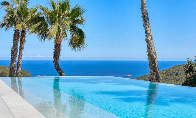 L'Estanyol Villa | Exclusive villa on white isle