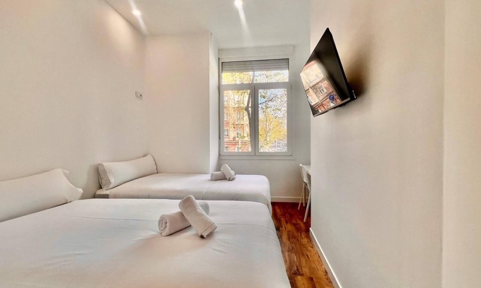 Cuatro Caminos Hostel | Hostal Bernabeu
