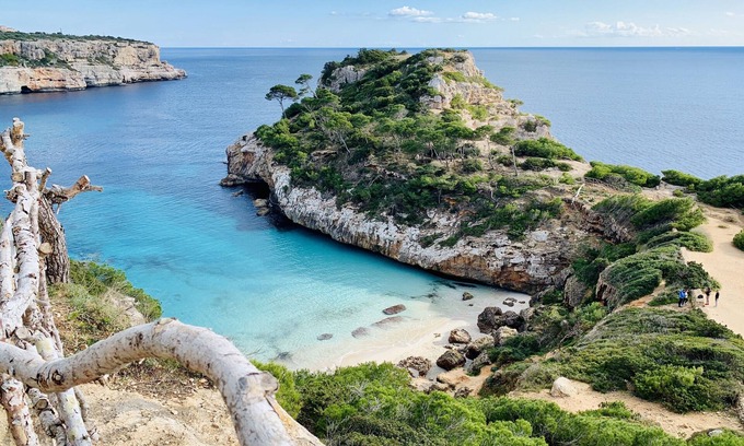 Cala Llombards Hostel | Hostal Cala Llombards
