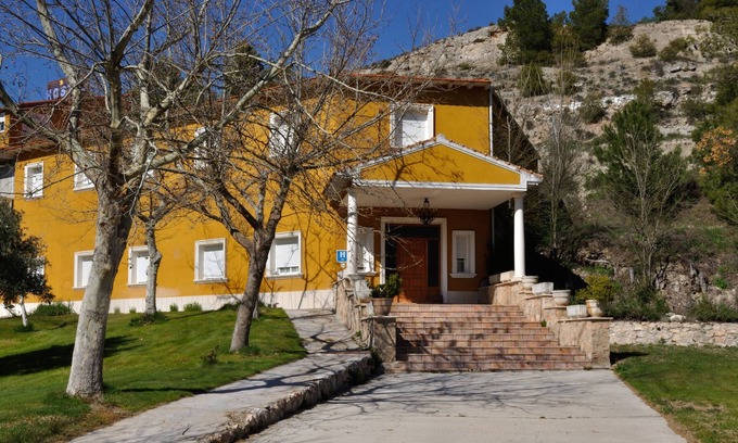 Almoguera Hostel | Hostal Padrino