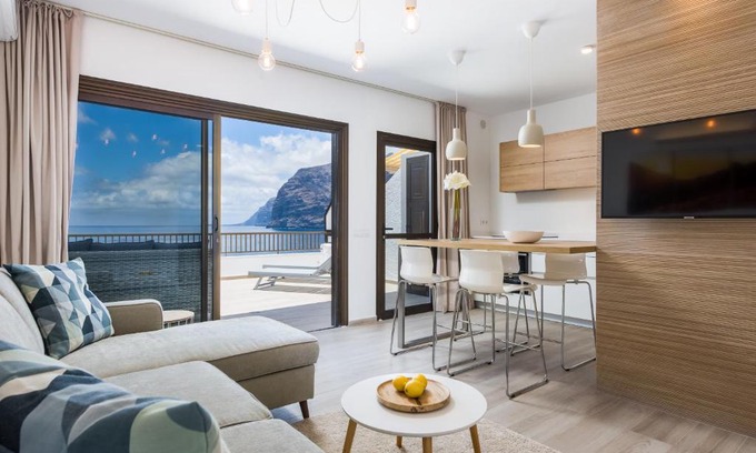 Los Gigantes Apartment | Los Gigantes Cliffs and Ocean view peaceful apartment
