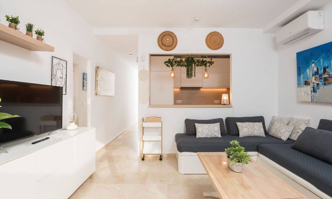 Cabrita Apartment | Lovely apartment for 3 guests with A/C, WIFI, pool, TV and terrace