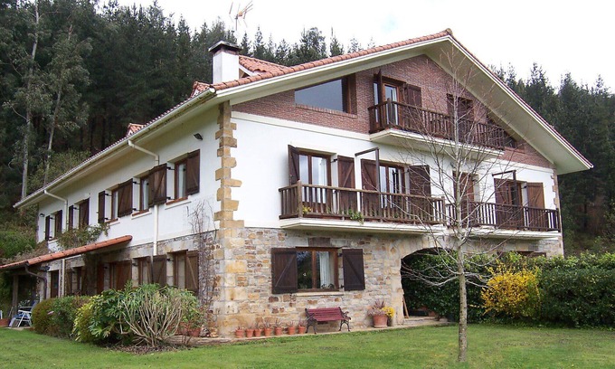 Busturia Apartment | Nice apartment for 4 guests with WIFI, TV and patio