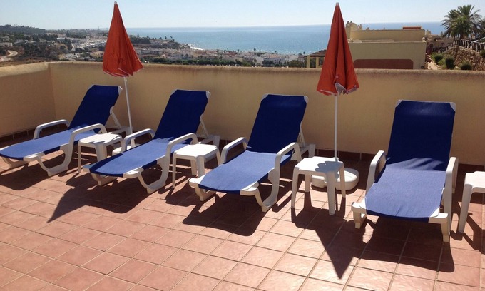 Mijas Apartment | Penthouse with sunny roof terrace, seaview, close to bars/restaurants, air con