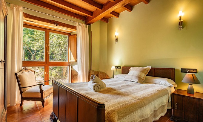 Mondonedo Apartment | Room A Penela in Mondoñedo with terrace, shared garden, and Wi-Fi