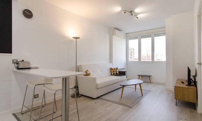 Cuatro Caminos Apartment | Santiago Bernabeu- 1dorm - Bright and refurbished