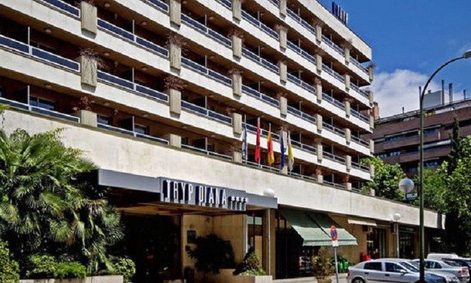 Alameda de Osuna Hotel | Senator Barajas