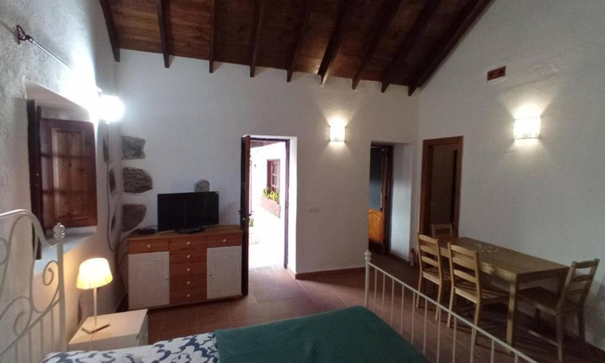 San Juan del Reparo Bed & Breakfast | Spacious Accommodation for 2 people in Garachico
