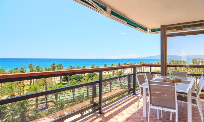 Salou City Centre Apartment | Spectacular Apartment in the heart of Paseo Jaime I - UHC ANAGABU (Only families)