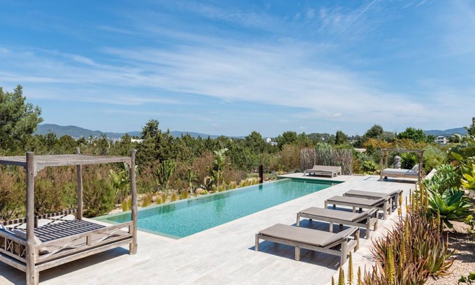 Cala de Bou Villa | Villa ∙ 6 bedrooms ∙ 12 guests