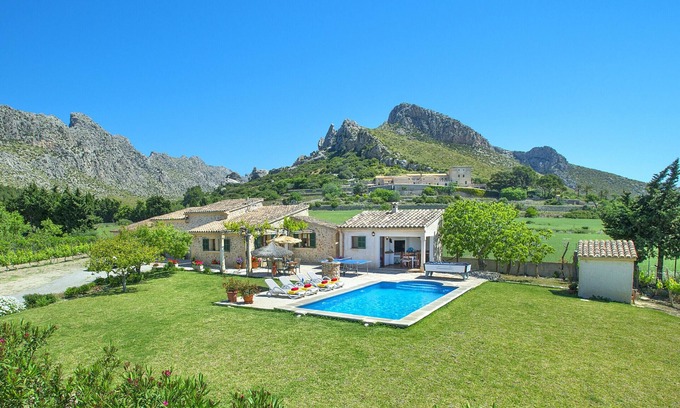 Puerto de Pollensa Villa | VILLA MOYA - WALKING DISTANCE TO THE BEACH
