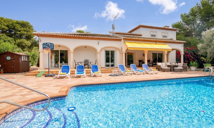 Trencall Villa | Wonderful private villa for 8 guests with WIFI, private pool, A/C, TV, patio and pets allowed