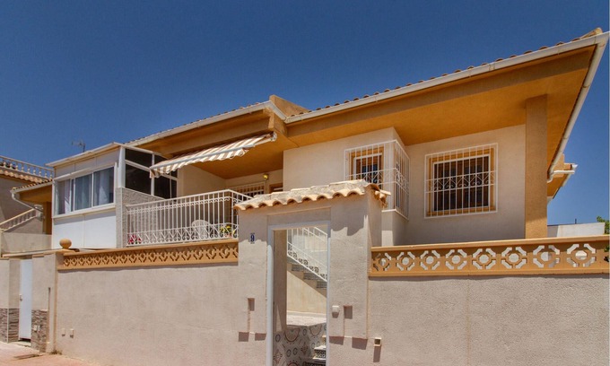 Los Altos House | Your vacation home with traditional interior near the beach.